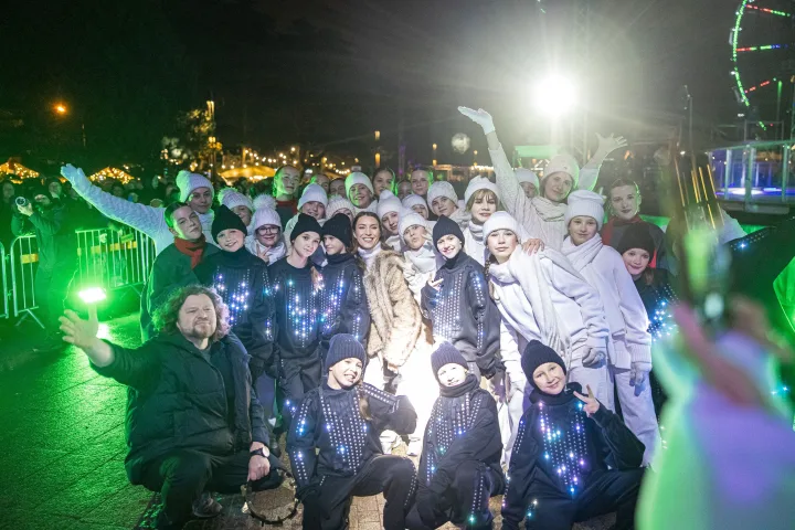 Žvaigždėtų stebuklų kupinas kurortas – suspindo miesto eglė ir „Palangos ledas“ (FOTO GALERIJA) – nuotrauka 6