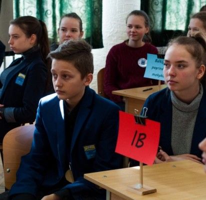 IB klasės komanda, užėmusi I vietą.