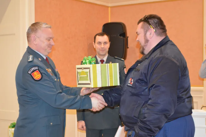 Apdovanoti policijos rėmėjai.