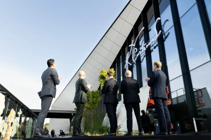Vilniaus oro uosto išvykimo terminalo fasadą papuošė M. K. Čiurlionio autografas – nuotrauka 3