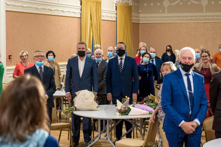 Palanga smagiai atšventė savo šokių kolektyvo „Bočiai“ 60 metų veiklos jubiliejų (FOTO GALERIJA) – nuotrauka 1