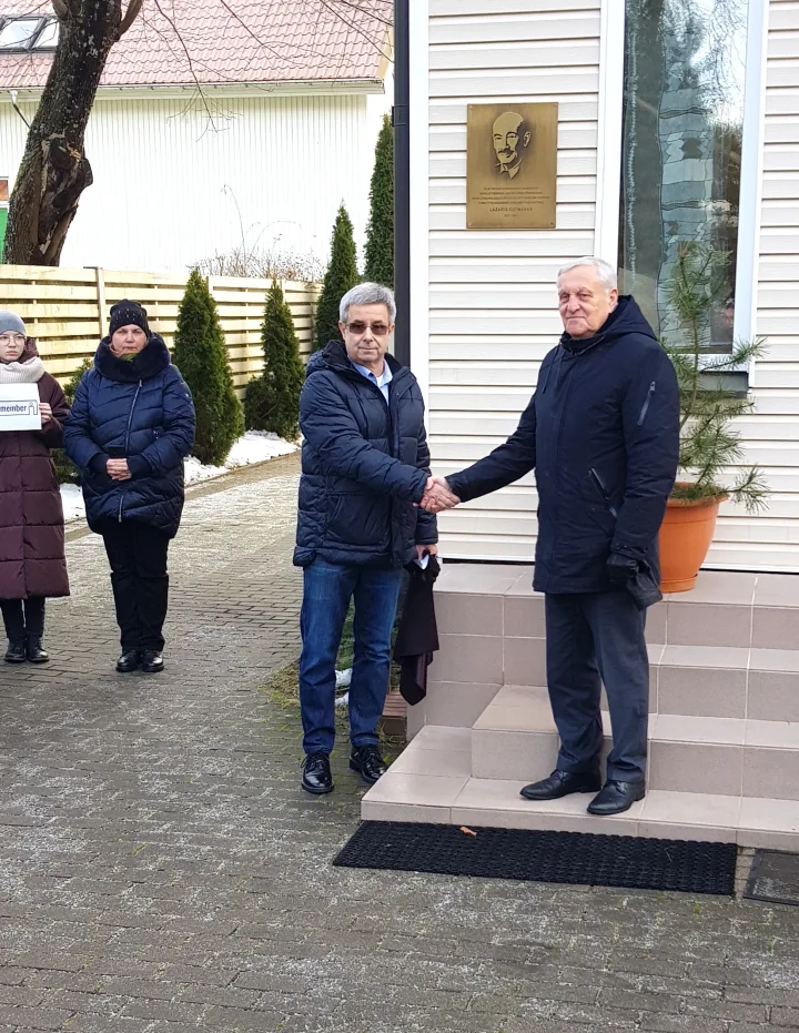 Pagerbtas Holokausto aukų atminimas, atidengta atminimo lenta L. Gutmanui – nuotrauka 3