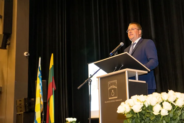 Atestatai įteikti 99 Palangos senosios gimnazijos abiturientams, o 100  balų įvertinti 11 abiturientų (DIDELĖ FOTO GALERIJA) – nuotrauka 14