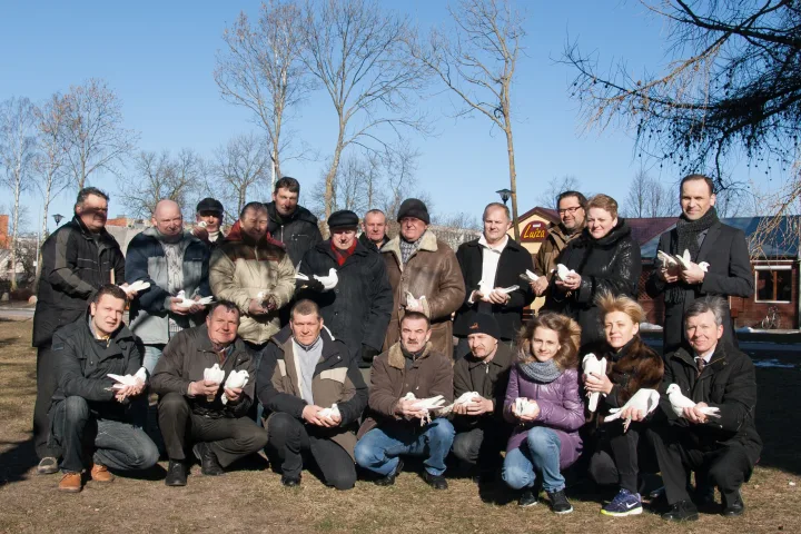 Palangos balandininkų klubo, įkurto 2013 m., nariai.