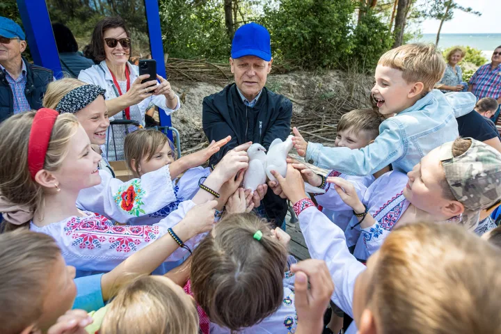 Neeilinė diena: Palanga kartu su Premjere Ingrida Šimonyte pasitiko vaikus iš kurorto miesto partnerio Ukrainoje – Bučos (NUOTRAUKŲ GALERIJA) – nuotrauka 6
