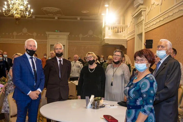Palanga smagiai atšventė savo šokių kolektyvo „Bočiai“ 60 metų veiklos jubiliejų (FOTO GALERIJA) – nuotrauka 13