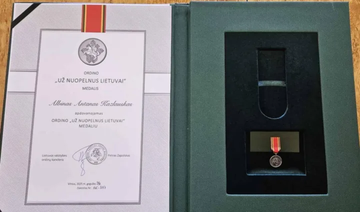 Palangiškis literatas Albinas Antanas Kazlauskas Prezidento dekretu apdovanotas ordinu „Už nuopelnus Lietuvai“ – nuotrauka 2