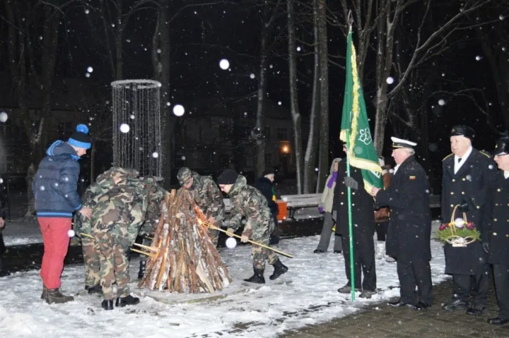 Laužo liepsnos nušviesta ir „Sielų skrydžio“ sušildyta Sausio 13-oji – nuotrauka 4