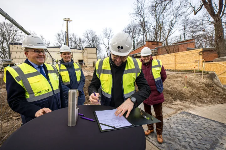 Kapsulės įkasimu pažymėta sėkminga Regioninės filmotekos „Naglis“ statybų pradžia – nuotrauka 1