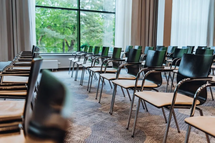 Viešbutyje ,,Gabija’’ yra erdvios konferencijų salės, kurias sujungus galima talpinti apie 200 žmonių.