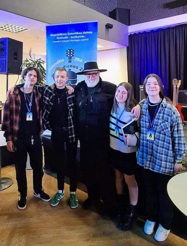 Grupė „Kabinetas 303“