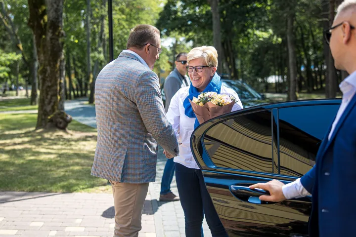 Neeilinė diena: Palanga kartu su Premjere Ingrida Šimonyte pasitiko vaikus iš kurorto miesto partnerio Ukrainoje – Bučos (NUOTRAUKŲ GALERIJA) – nuotrauka 1