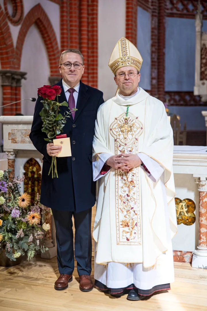 Palangos Švč. Mergelės Marijos Ėmimo į dangų bažnyčioje iškilmingai paminėtas Telšių vyskupijos 100 metų jubiliejus (FOTO GALERIJA) – nuotrauka 1