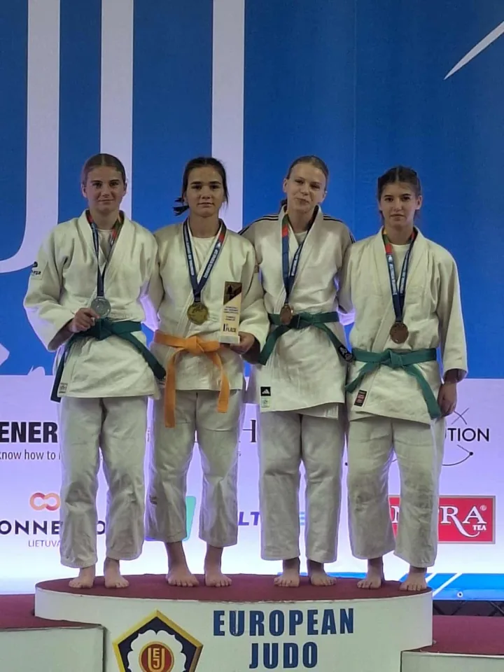 Emėja Beniušytė kairėje (antroji vieta Kaunas Open)