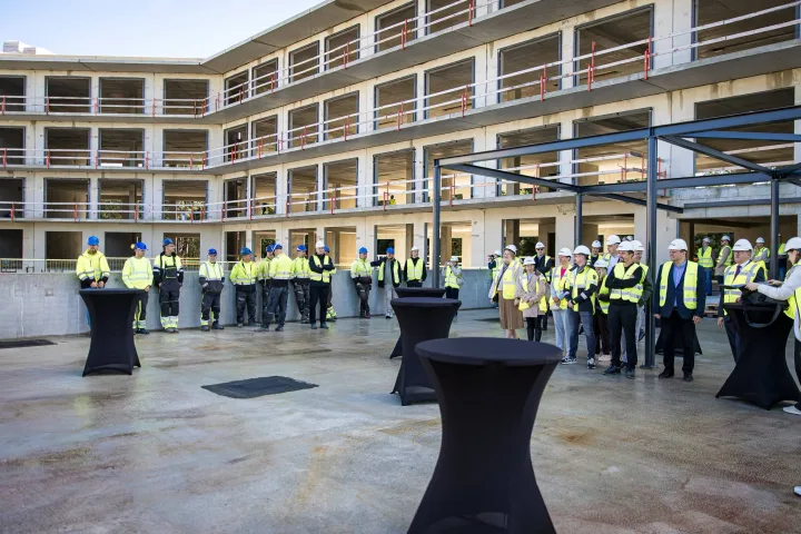 Palangoje statomas „Palanga Marriott Resort & Spa“ pasiekė aukščiausią tašką – iškeltas vainikas (FOTOGALERIJA) – nuotrauka 3