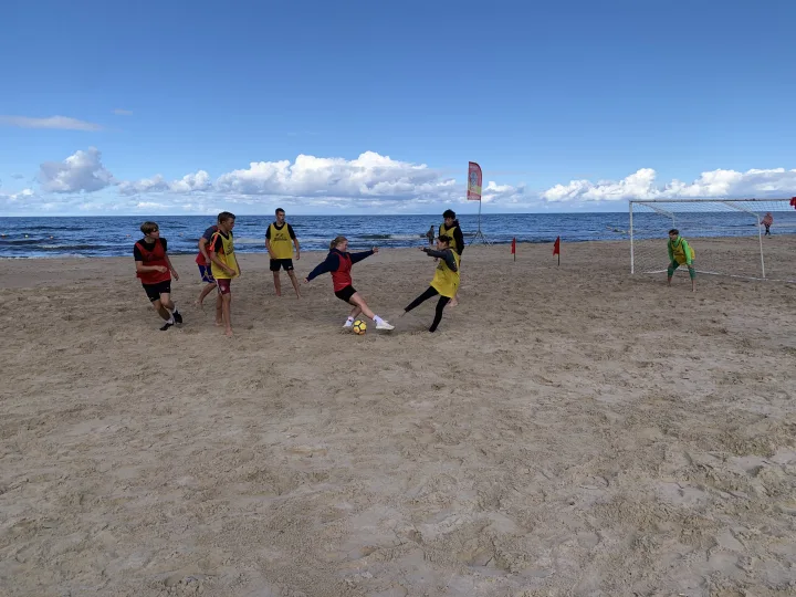 Palangos senosios gimnazijos bendruomenė dalyvavo sporto šventėje „Palangos pajūris – Palangos vaikams” (FOTO GALERIJA) – nuotrauka 5