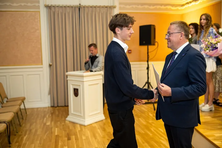 Kurhauze pagerbti gabiausi Palangos moksleiviai – net 22 laimėjo prizines vietas nacionaliniuose konkursuose (FOTO GALERIJA) – nuotrauka 9