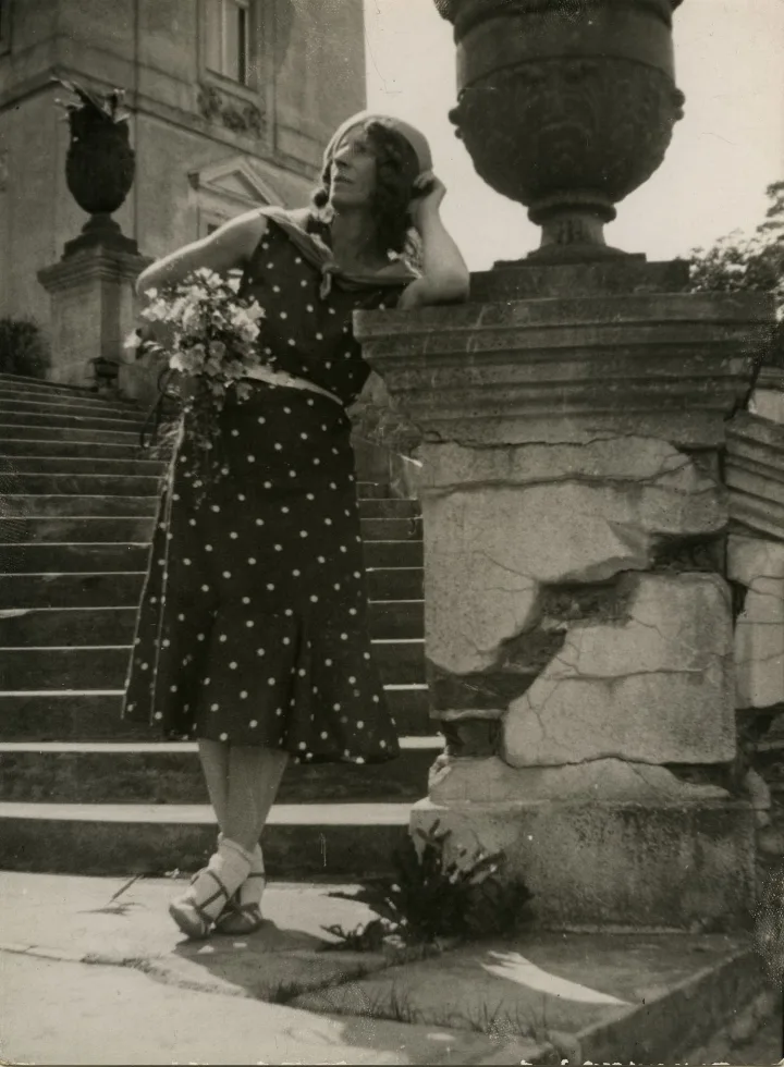Olga Dubeneckienė – Palangos parke. Apie 1934. LTMKM archyvo nuotr.