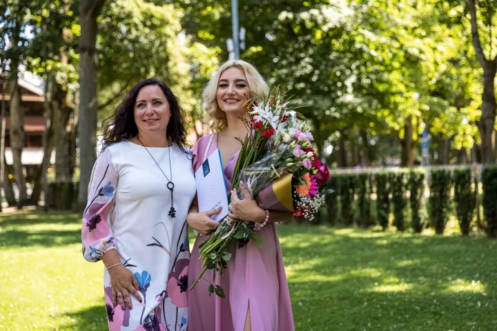 Atestatai įteikti 99 Palangos senosios gimnazijos abiturientams, o 100  balų įvertinti 11 abiturientų (DIDELĖ FOTO GALERIJA) – nuotrauka 13