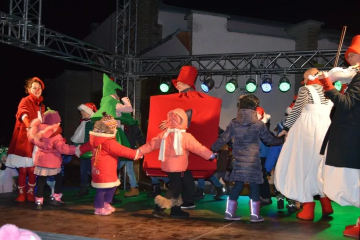 Šventojoje sužibo Kalėdų eglutė – nuotrauka 3