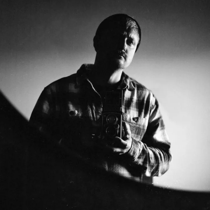 Filmą režisavo klaipėdietis vaizdo menininkas, fotografas Kęstutis Meliauskas