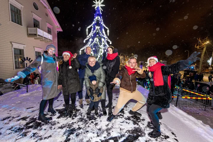 Palangoje pasklido kalėdinė nuotaika – kurortas įžiebė įspūdingą žaliaskarę (FOTO GALERIJA) – nuotrauka 12