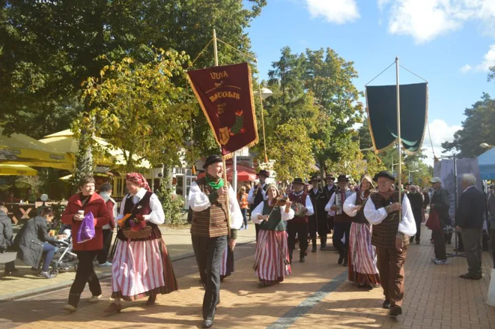 Į Jūratės ir Kastyčio skverą eina „Bočiai“ ir „Banguolis“.