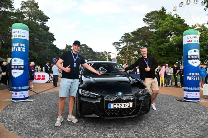 Elektromobilių varžybos „Ignitis ON: pažink Lietuvą!“ finišavo Palangoje – pergales šventė „Porsche“, „Mercedes“ ir „BMW“ ekipažai – nuotrauka 4