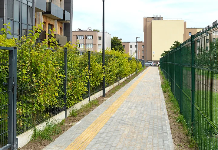 Atnaujintas pėsčiųjų takas tarp stadiono ir cerkvės – nuotrauka 1