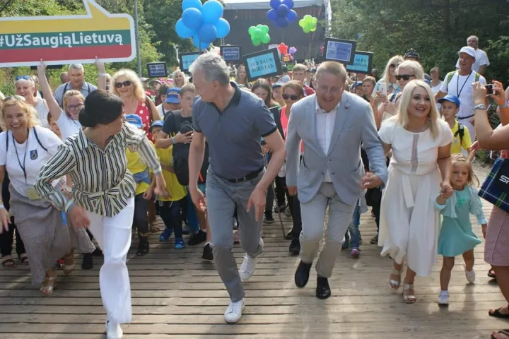 Prezidentas Palangoje palydėjo vaikus pirmąsyk pamatyti jūros – nuotrauka 4