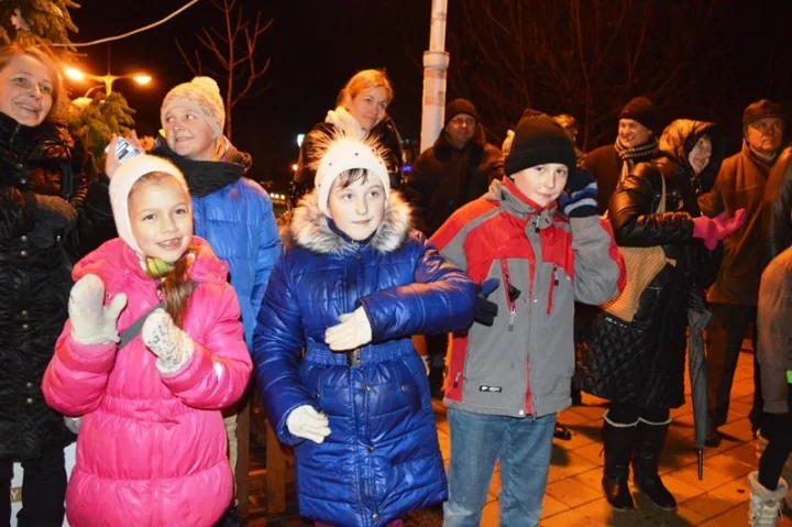 Palangos J. Basanavičiaus gatvėje suspindo Kalėdų eglių alėja – nuotrauka 5
