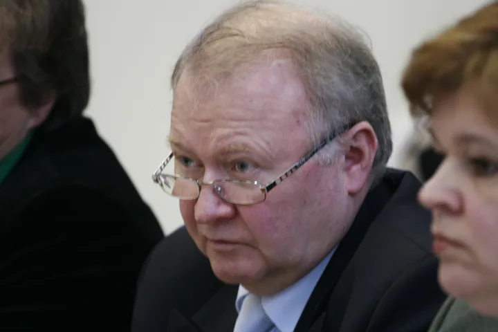 V. Pivrikas: „Balsavau už P. Žeimį”.