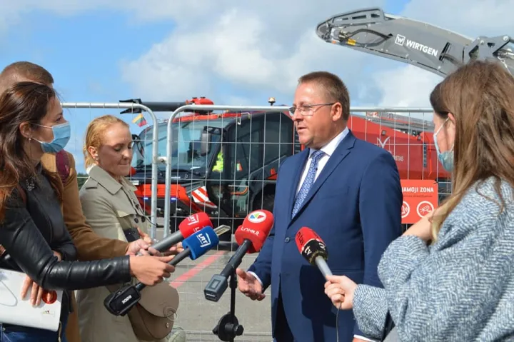 Susisiekimo ministras Marius Skuodis paskelbė oficialią Palangos oro uosto rekonstrukcijos pradžią (FOTO GALERIJA, PAPILDYTA MERO ŠARŪNO VAITKAUS KOMENTARU) – nuotrauka 9