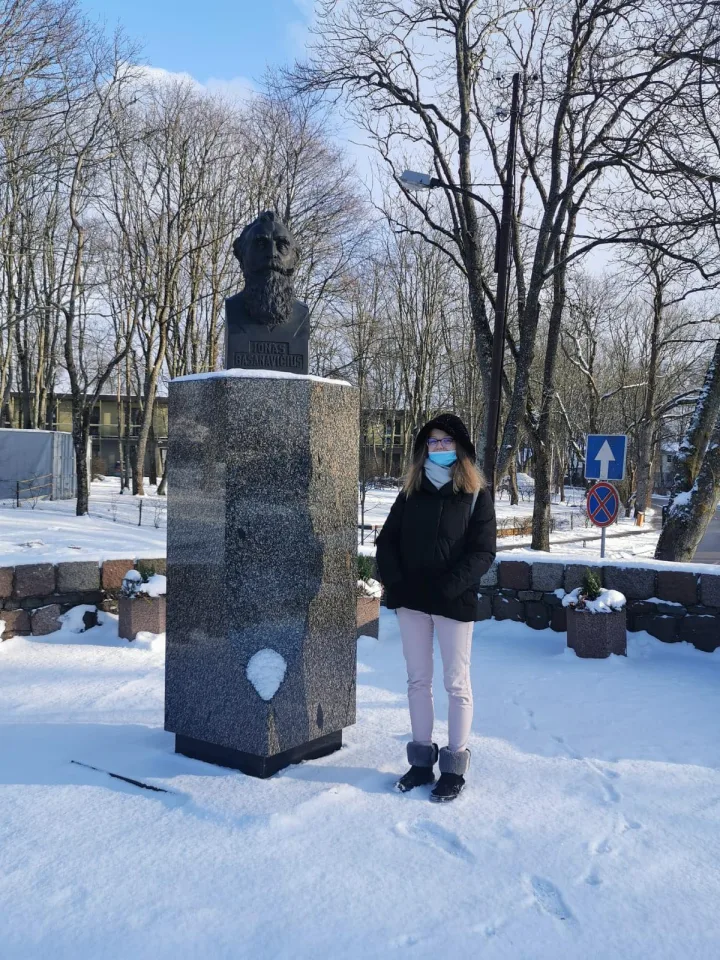 Vaikščiodami, bėgiodami, slidinėdami, čiuožinėdami ir net jodinėdami  Palangos gimnazistai Laisvės dienai įveikė 14 606 kilometrus ir 690 metrų (FOTO GALERIJA) – nuotrauka 7