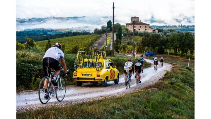 Vintažinių dviračių pedalus mins siekdami palengvinti sergančių mažųjų palangiškių kasdienybę