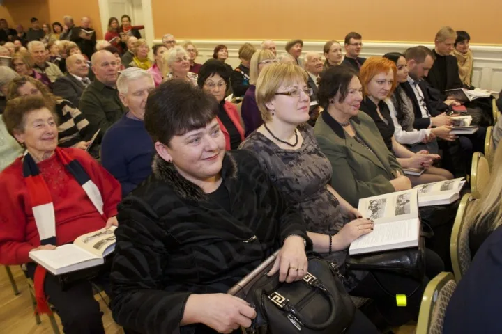 Kurhauze į viršų pakilo 300 knygų „Kurhauzo atgimimas – Palangos sėkmės istorija“ – nuotrauka 37