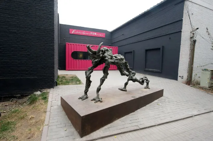 Salvadoro Dali skulptūra Pekino meno zonoje.