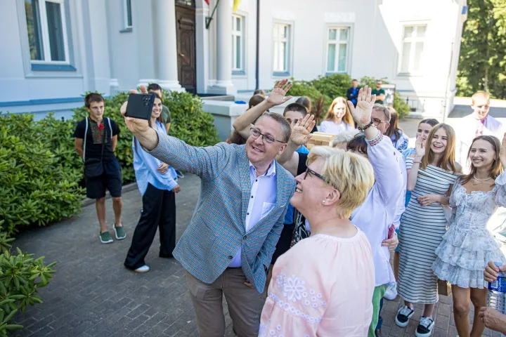 Palangos meras Šarūnas Vaitkus ir Premjerė Ingrida Šimonytė  pasivaikščiojo pajūriu (FOTO GALERIJA) – nuotrauka 10