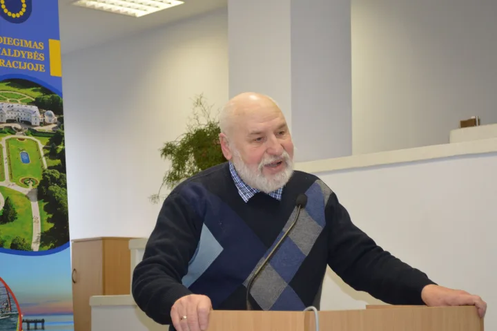„Vien komunalinėms paslaugoms sumokėti mano pensijos neužtenka, ką jau bekalbėti apie kitas būtinas išlaidas”, – kaip tenka išgyventi pasakojo Palangos „Bočių” bendrijos pirmininkas Pranciškus Samauskas.
